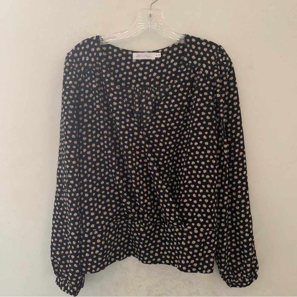 All in Favor M Black w/ Daisy Ditzy Print V-Neck Long Sleeve Blouse Top Y2K